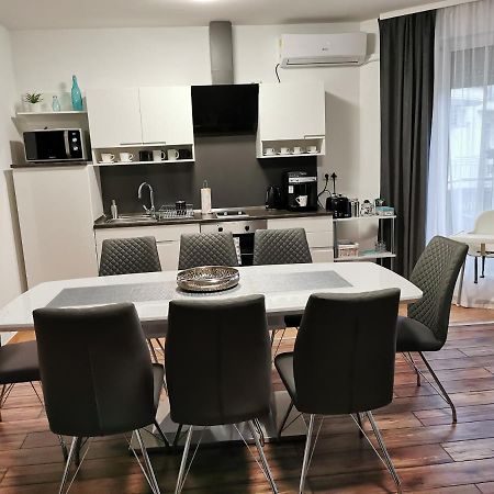 Freedom Apartman Hajduszoboszlo Bagian luar foto