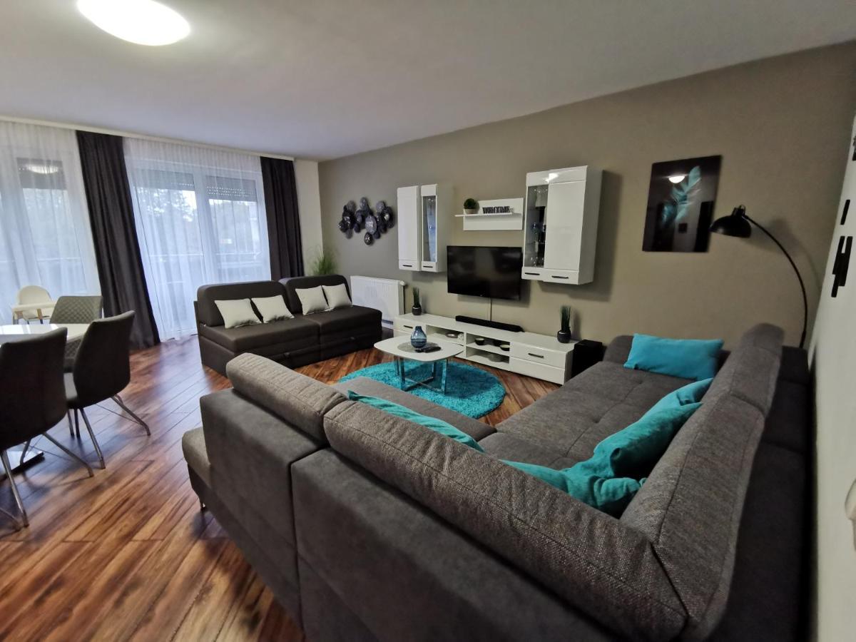 Freedom Apartman Hajduszoboszlo Bagian luar foto
