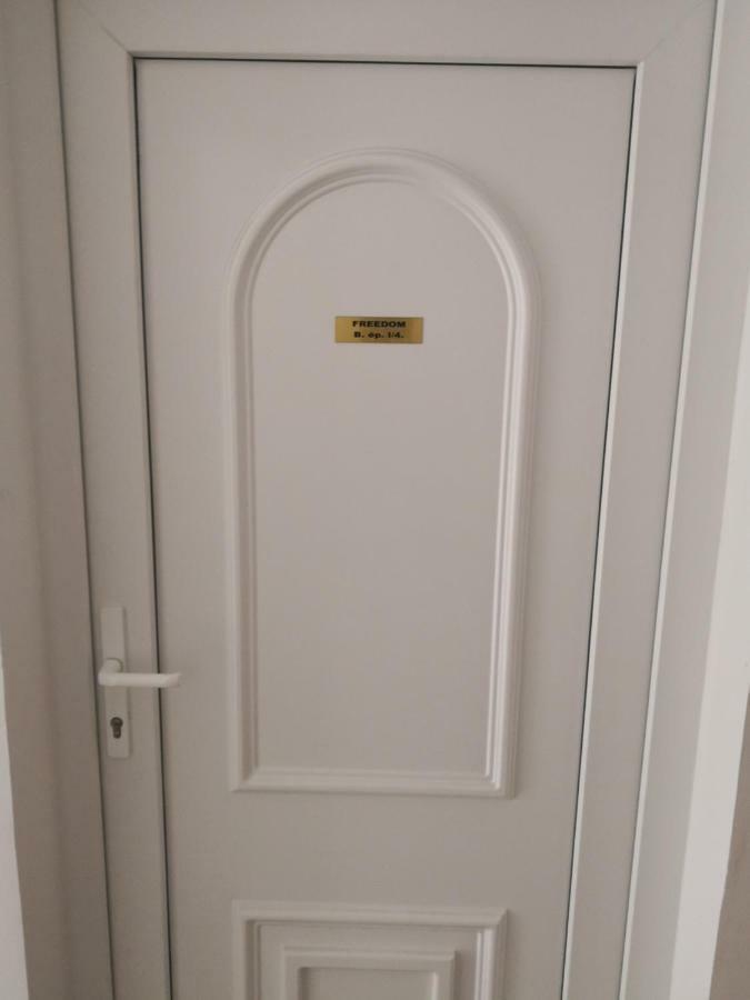 Freedom Apartman Hajduszoboszlo Bagian luar foto
